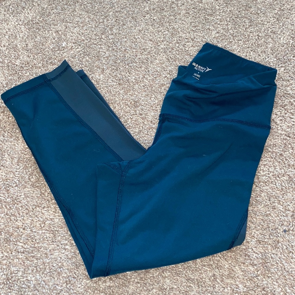 Old Navy athletic leggings 3/4 length